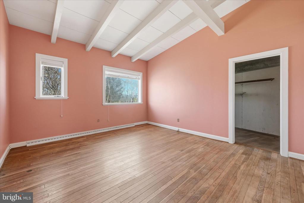 2517 FIVE POINTS RD, MARSHALL, Virginia, 5 Bedrooms Bedrooms, ,4 BathroomsBathrooms,Residential,2517 FIVE POINTS RD,VAFQ2021260 MLS # VAFQ2021260