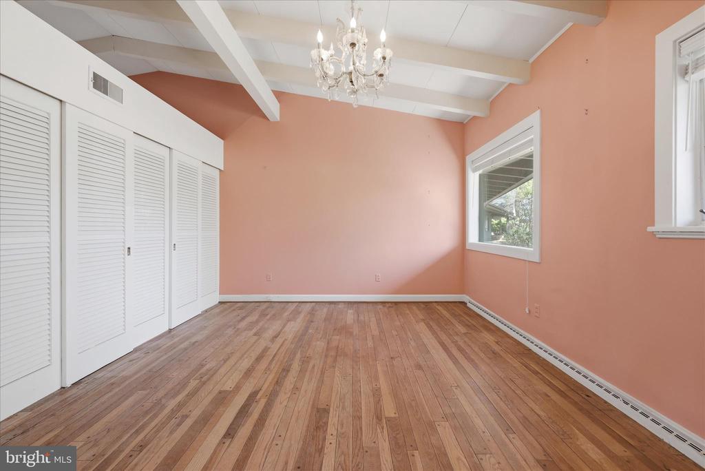 2517 FIVE POINTS RD, MARSHALL, Virginia, 5 Bedrooms Bedrooms, ,4 BathroomsBathrooms,Residential,2517 FIVE POINTS RD,VAFQ2021260 MLS # VAFQ2021260