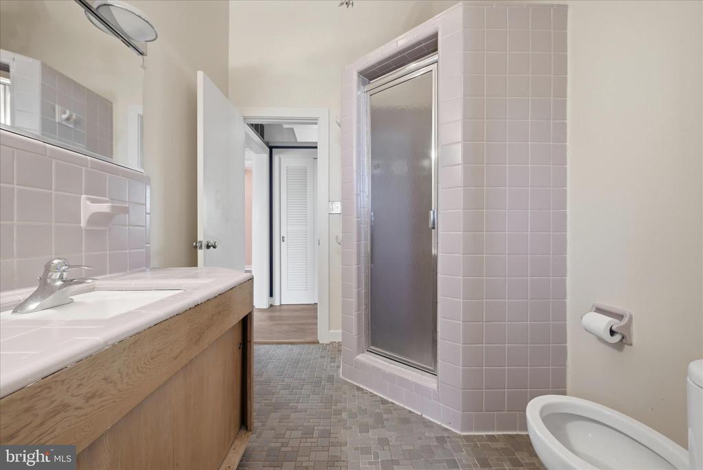 2517 FIVE POINTS RD, MARSHALL, Virginia, 5 Bedrooms Bedrooms, ,4 BathroomsBathrooms,Residential,2517 FIVE POINTS RD,VAFQ2021260 MLS # VAFQ2021260