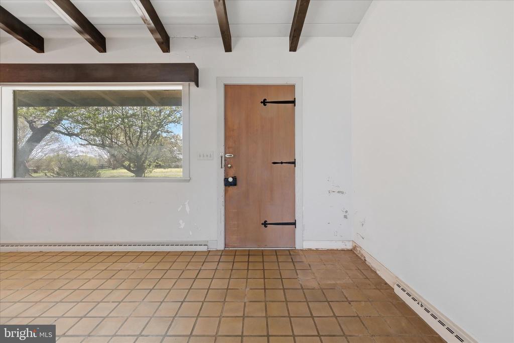 2517 FIVE POINTS RD, MARSHALL, Virginia, 5 Bedrooms Bedrooms, ,4 BathroomsBathrooms,Residential,2517 FIVE POINTS RD,VAFQ2021260 MLS # VAFQ2021260