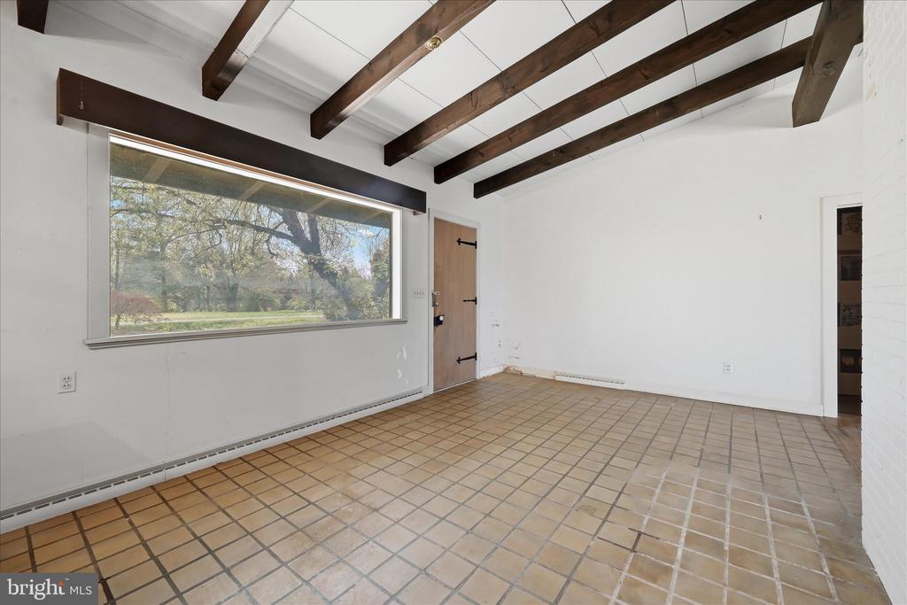 2517 FIVE POINTS RD, MARSHALL, Virginia, 5 Bedrooms Bedrooms, ,4 BathroomsBathrooms,Residential,2517 FIVE POINTS RD,VAFQ2021260 MLS # VAFQ2021260