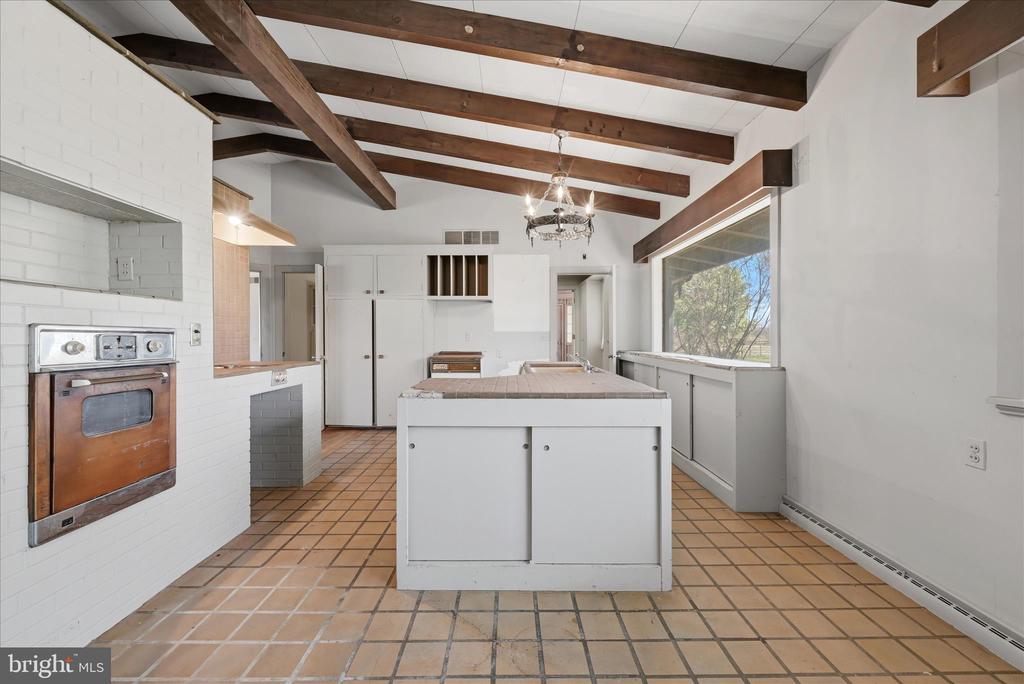 2517 FIVE POINTS RD, MARSHALL, Virginia, 5 Bedrooms Bedrooms, ,4 BathroomsBathrooms,Residential,2517 FIVE POINTS RD,VAFQ2021260 MLS # VAFQ2021260