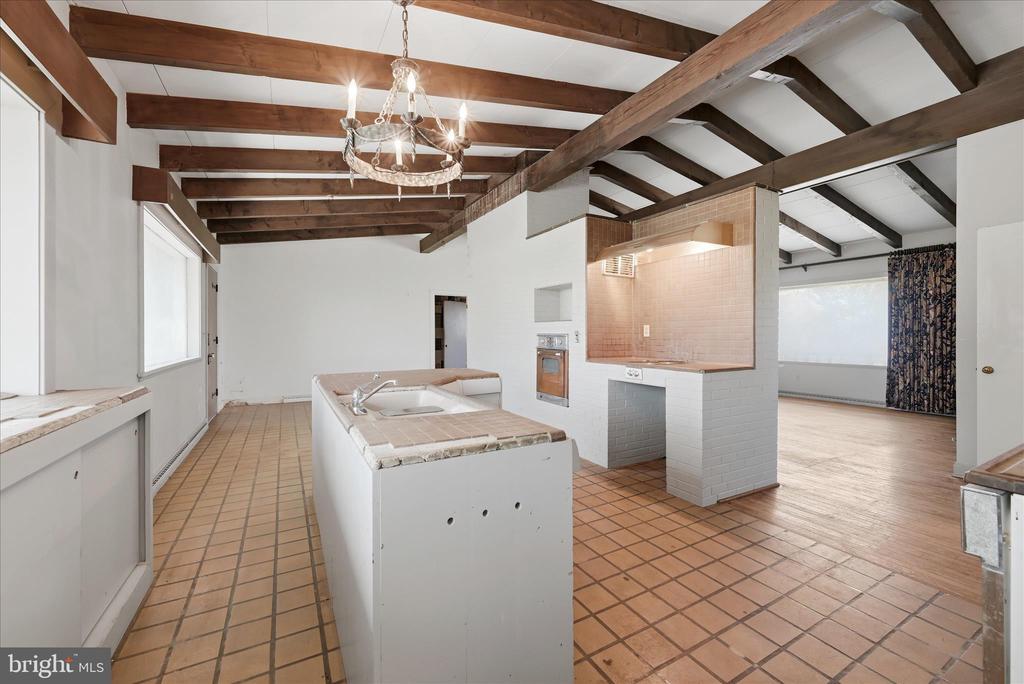 2517 FIVE POINTS RD, MARSHALL, Virginia, 5 Bedrooms Bedrooms, ,4 BathroomsBathrooms,Residential,2517 FIVE POINTS RD,VAFQ2021260 MLS # VAFQ2021260