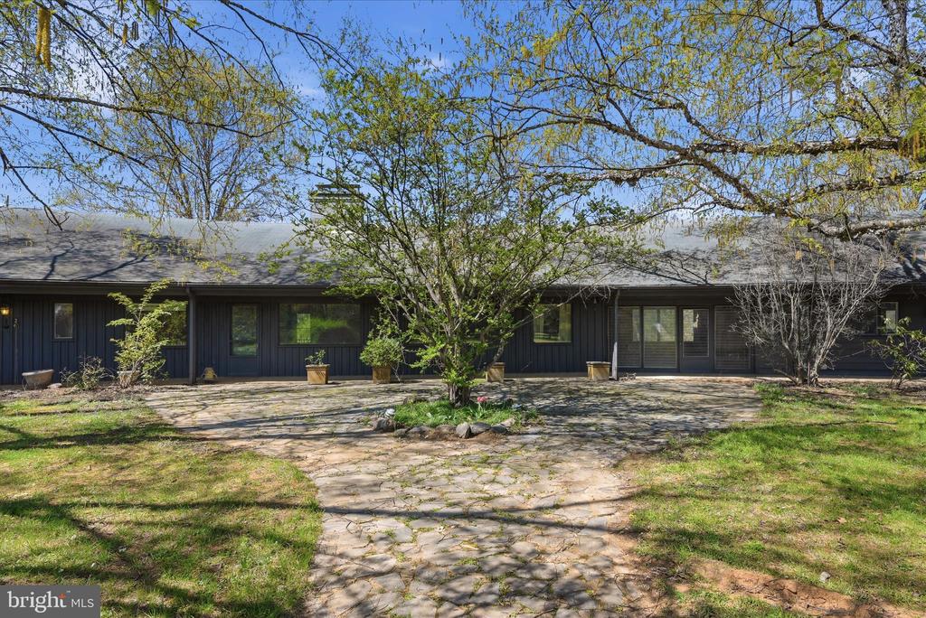 2517 FIVE POINTS RD, MARSHALL, Virginia, 5 Bedrooms Bedrooms, ,4 BathroomsBathrooms,Residential,2517 FIVE POINTS RD,VAFQ2021260 MLS # VAFQ2021260