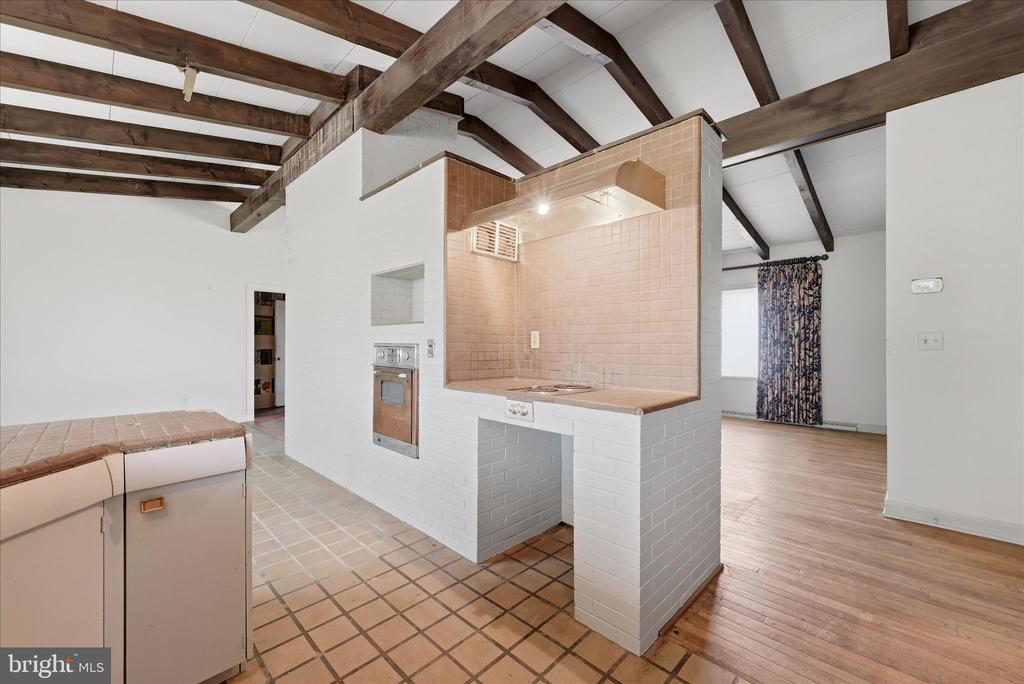 2517 FIVE POINTS RD, MARSHALL, Virginia, 5 Bedrooms Bedrooms, ,4 BathroomsBathrooms,Residential,2517 FIVE POINTS RD,VAFQ2021260 MLS # VAFQ2021260