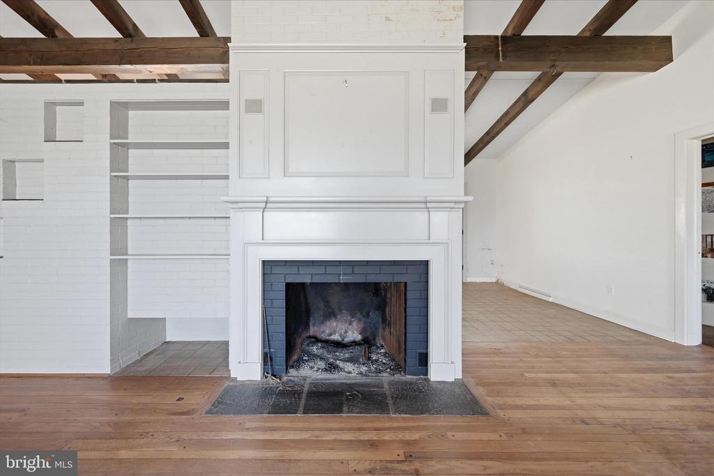 2517 FIVE POINTS RD, MARSHALL, Virginia, 5 Bedrooms Bedrooms, ,4 BathroomsBathrooms,Residential,2517 FIVE POINTS RD,VAFQ2021260 MLS # VAFQ2021260