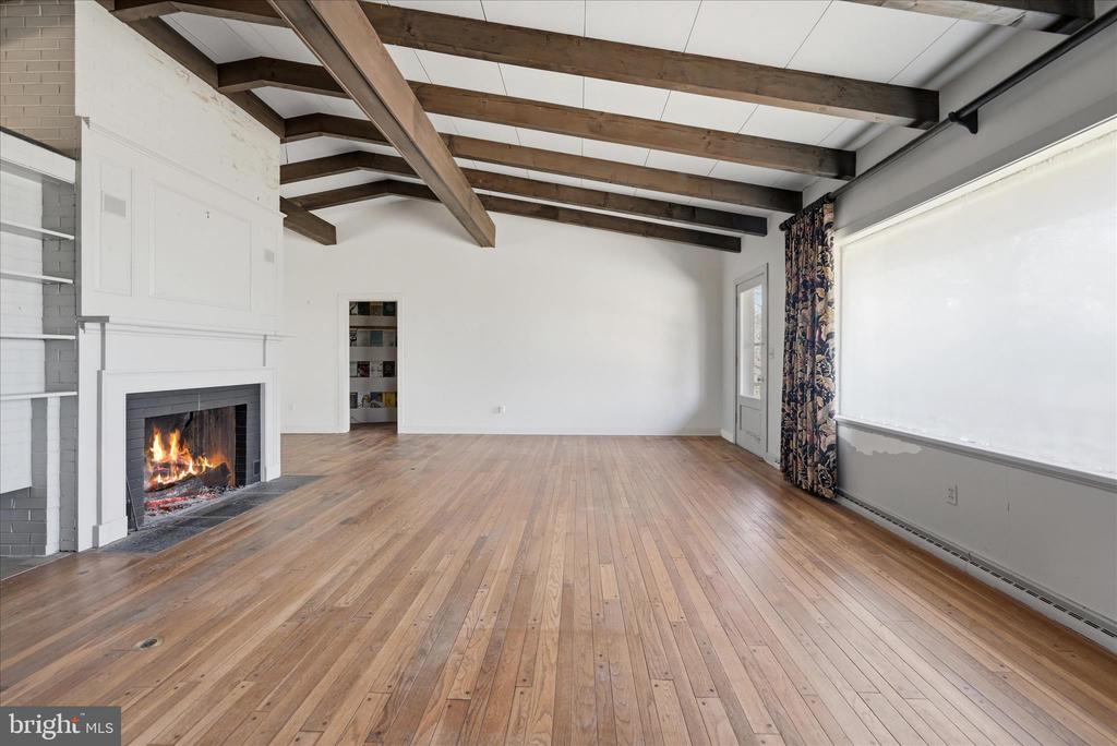 2517 FIVE POINTS RD, MARSHALL, Virginia, 5 Bedrooms Bedrooms, ,4 BathroomsBathrooms,Residential,2517 FIVE POINTS RD,VAFQ2021260 MLS # VAFQ2021260