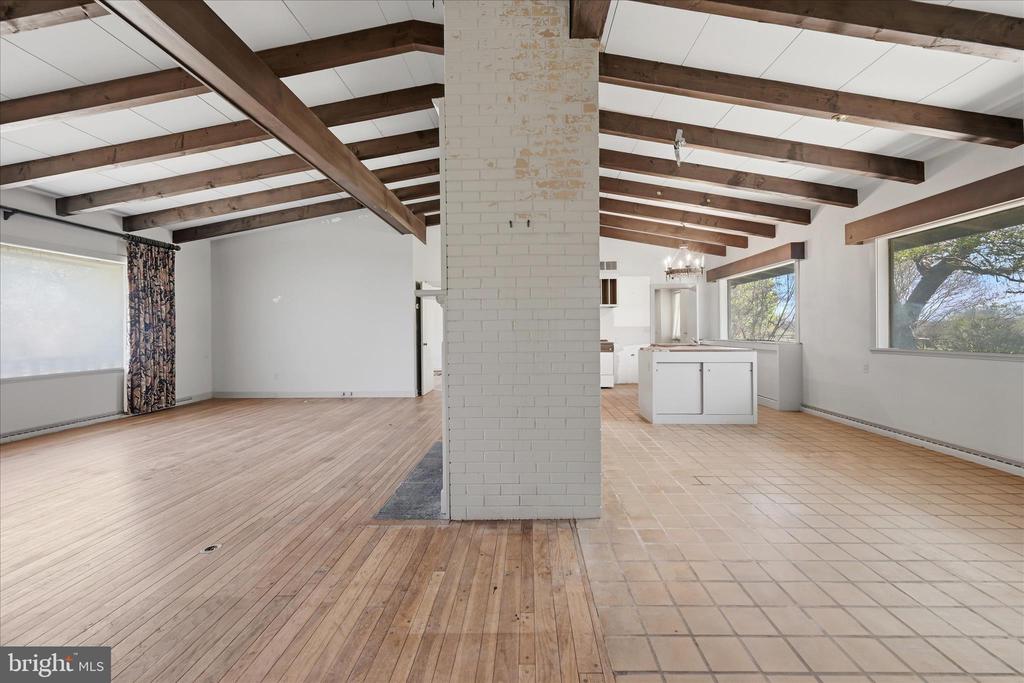 2517 FIVE POINTS RD, MARSHALL, Virginia, 5 Bedrooms Bedrooms, ,4 BathroomsBathrooms,Residential,2517 FIVE POINTS RD,VAFQ2021260 MLS # VAFQ2021260