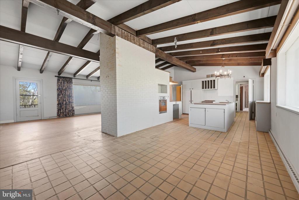 2517 FIVE POINTS RD, MARSHALL, Virginia, 5 Bedrooms Bedrooms, ,4 BathroomsBathrooms,Residential,2517 FIVE POINTS RD,VAFQ2021260 MLS # VAFQ2021260