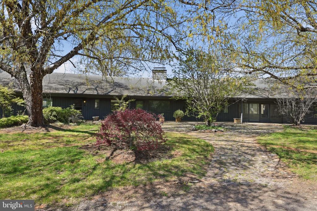 2517 FIVE POINTS RD, MARSHALL, Virginia, 5 Bedrooms Bedrooms, ,4 BathroomsBathrooms,Residential,2517 FIVE POINTS RD,VAFQ2021260 MLS # VAFQ2021260