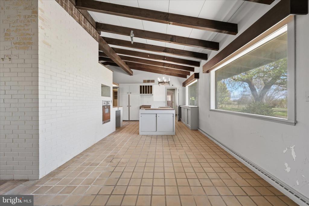 2517 FIVE POINTS RD, MARSHALL, Virginia, 5 Bedrooms Bedrooms, ,4 BathroomsBathrooms,Residential,2517 FIVE POINTS RD,VAFQ2021260 MLS # VAFQ2021260