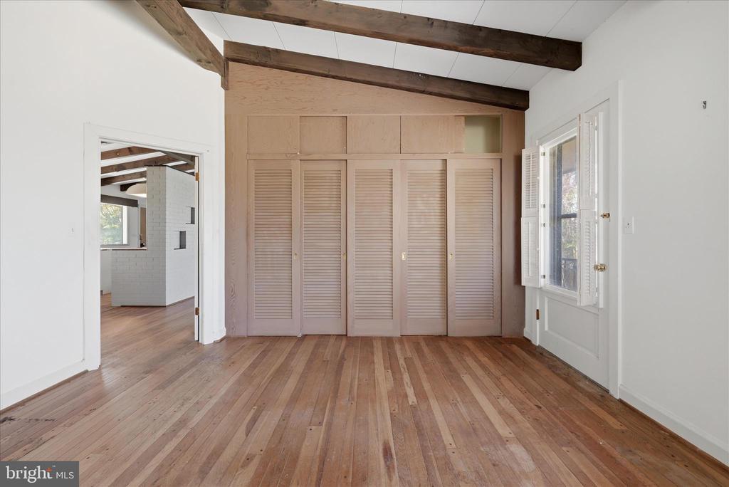 2517 FIVE POINTS RD, MARSHALL, Virginia, 5 Bedrooms Bedrooms, ,4 BathroomsBathrooms,Residential,2517 FIVE POINTS RD,VAFQ2021260 MLS # VAFQ2021260