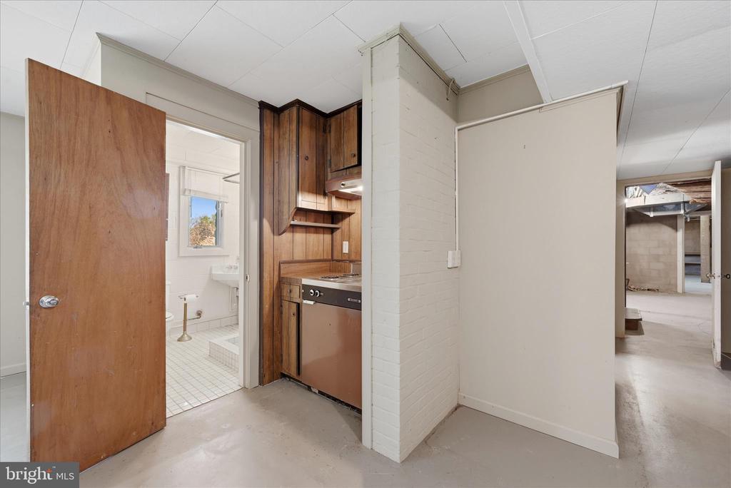 2517 FIVE POINTS RD, MARSHALL, Virginia, 5 Bedrooms Bedrooms, ,4 BathroomsBathrooms,Residential,2517 FIVE POINTS RD,VAFQ2021260 MLS # VAFQ2021260