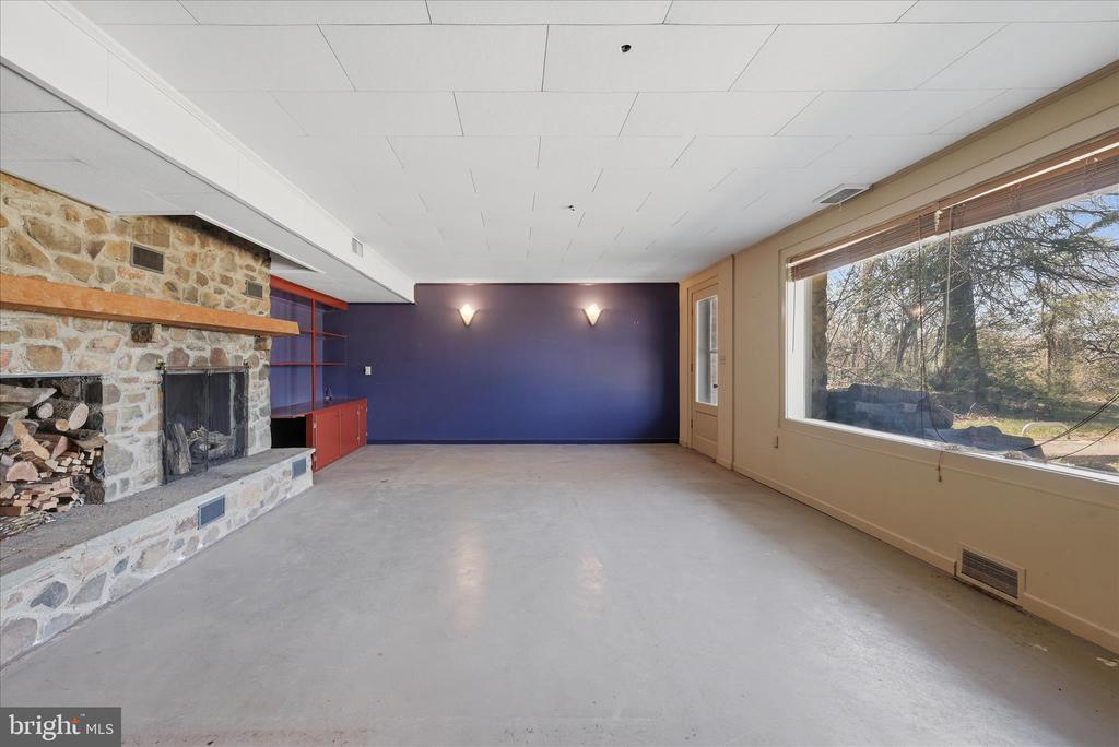 2517 FIVE POINTS RD, MARSHALL, Virginia, 5 Bedrooms Bedrooms, ,4 BathroomsBathrooms,Residential,2517 FIVE POINTS RD,VAFQ2021260 MLS # VAFQ2021260