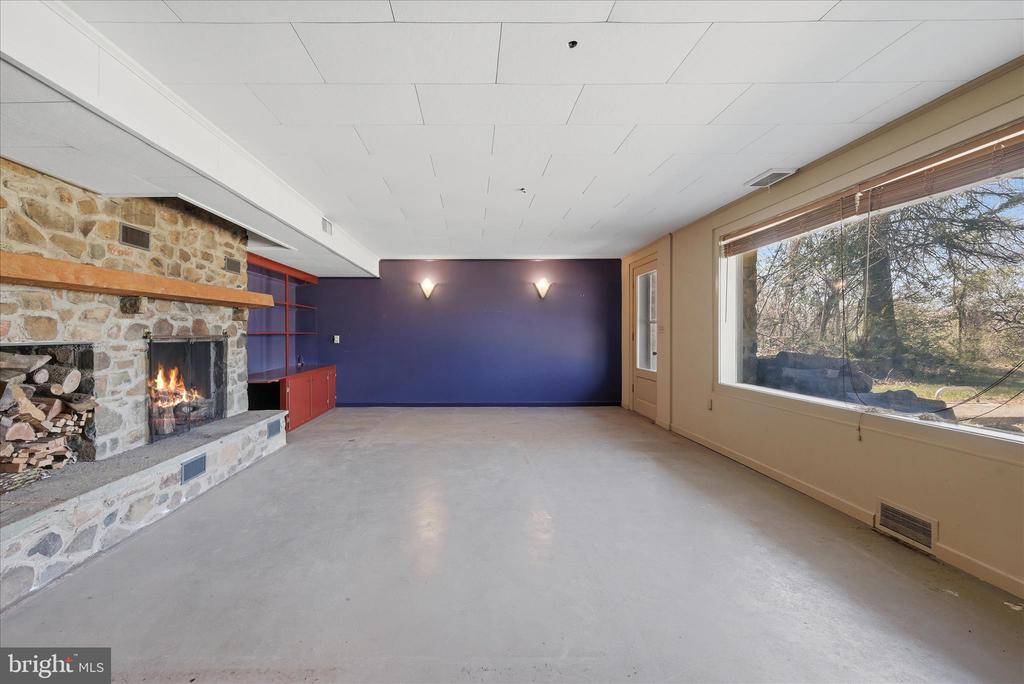 2517 FIVE POINTS RD, MARSHALL, Virginia, 5 Bedrooms Bedrooms, ,4 BathroomsBathrooms,Residential,2517 FIVE POINTS RD,VAFQ2021260 MLS # VAFQ2021260