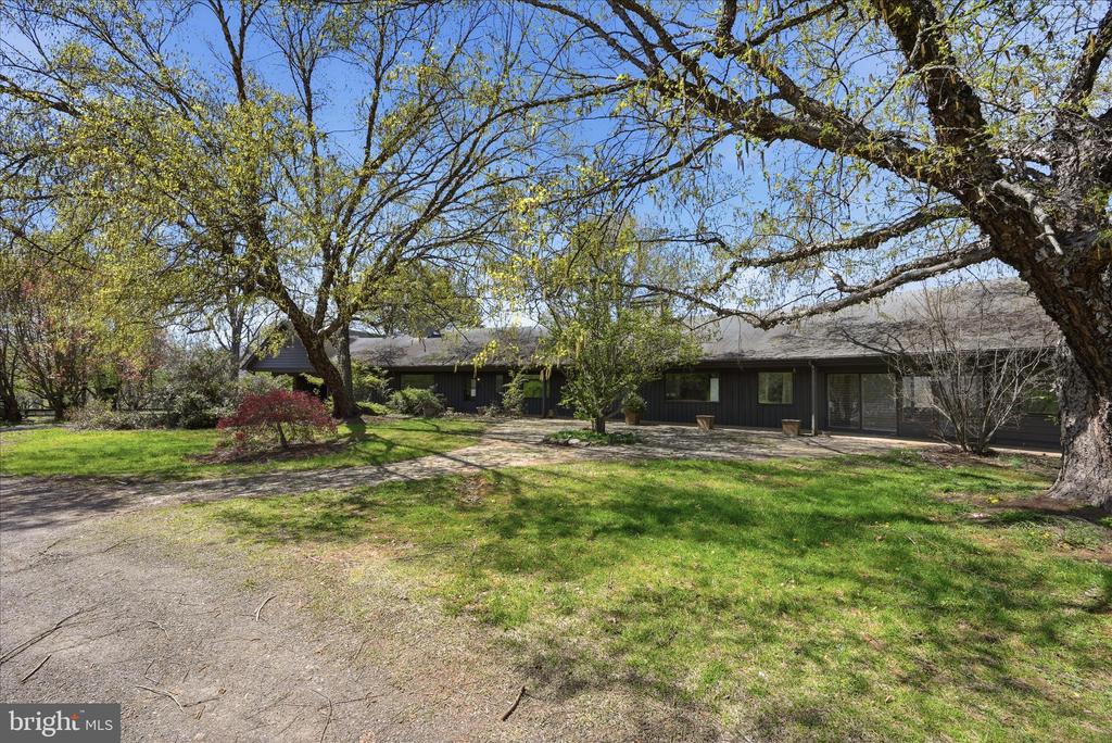 2517 FIVE POINTS RD, MARSHALL, Virginia, 5 Bedrooms Bedrooms, ,4 BathroomsBathrooms,Residential,2517 FIVE POINTS RD,VAFQ2021260 MLS # VAFQ2021260