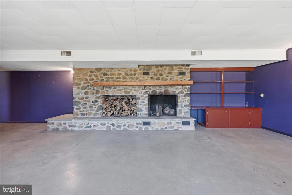 2517 FIVE POINTS RD, MARSHALL, Virginia, 5 Bedrooms Bedrooms, ,4 BathroomsBathrooms,Residential,2517 FIVE POINTS RD,VAFQ2021260 MLS # VAFQ2021260