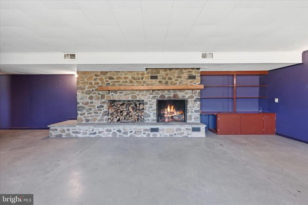 2517 FIVE POINTS RD, MARSHALL, Virginia, 5 Bedrooms Bedrooms, ,4 BathroomsBathrooms,Residential,2517 FIVE POINTS RD,VAFQ2021260 MLS # VAFQ2021260