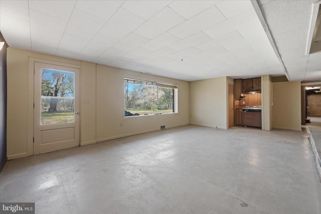 2517 FIVE POINTS RD, MARSHALL, Virginia, 5 Bedrooms Bedrooms, ,4 BathroomsBathrooms,Residential,2517 FIVE POINTS RD,VAFQ2021260 MLS # VAFQ2021260