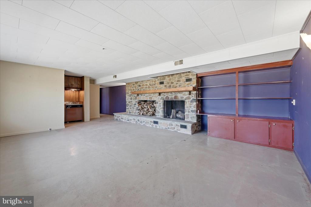 2517 FIVE POINTS RD, MARSHALL, Virginia, 5 Bedrooms Bedrooms, ,4 BathroomsBathrooms,Residential,2517 FIVE POINTS RD,VAFQ2021260 MLS # VAFQ2021260