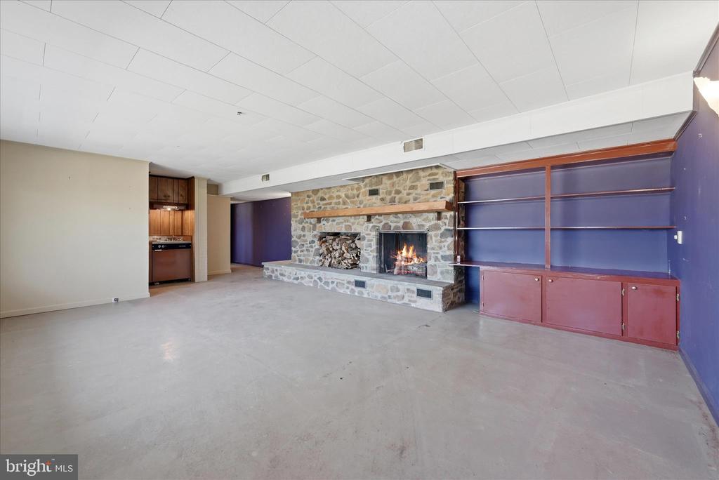 2517 FIVE POINTS RD, MARSHALL, Virginia, 5 Bedrooms Bedrooms, ,4 BathroomsBathrooms,Residential,2517 FIVE POINTS RD,VAFQ2021260 MLS # VAFQ2021260