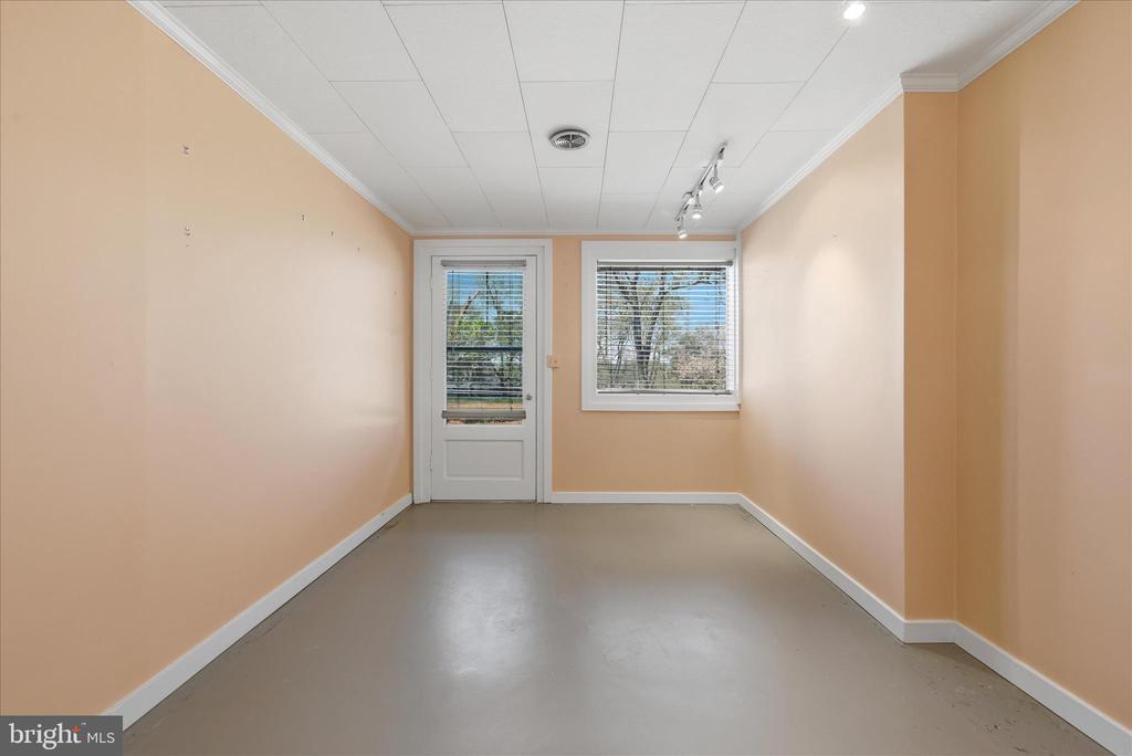 2517 FIVE POINTS RD, MARSHALL, Virginia, 5 Bedrooms Bedrooms, ,4 BathroomsBathrooms,Residential,2517 FIVE POINTS RD,VAFQ2021260 MLS # VAFQ2021260