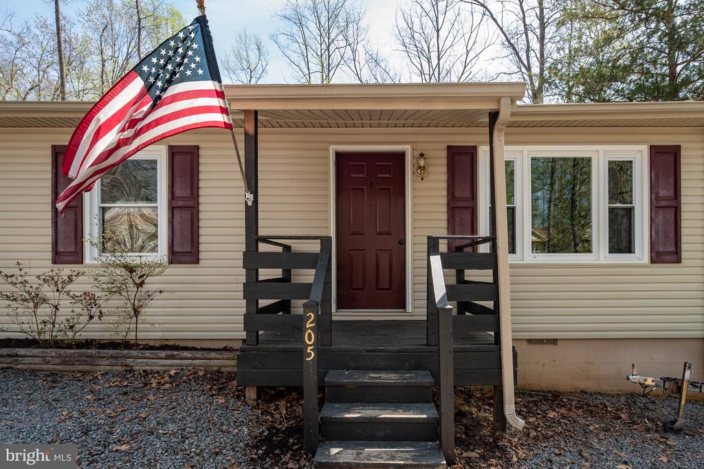 205 MONUMENT RD, LOCUST GROVE, Virginia 22508, 3 Bedrooms Bedrooms, ,1 BathroomBathrooms,Residential,205 MONUMENT RD,VAOR2013786 MLS # VAOR2013786