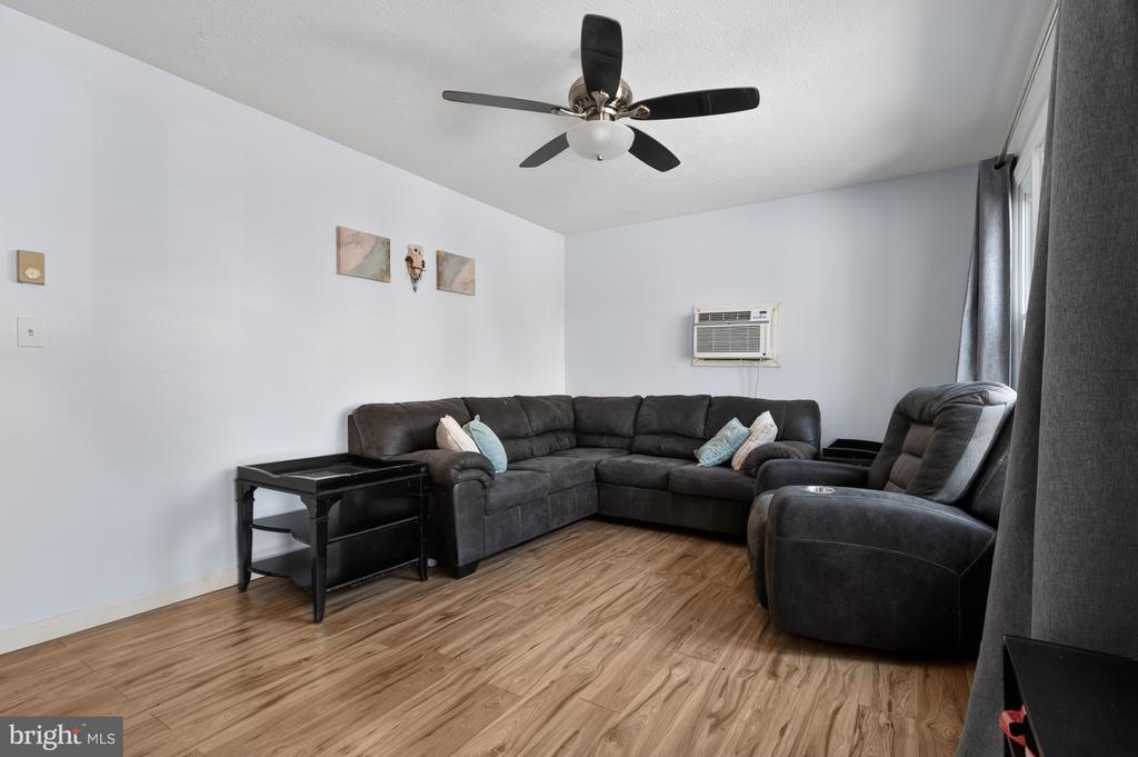 205 MONUMENT RD, LOCUST GROVE, Virginia 22508, 3 Bedrooms Bedrooms, ,1 BathroomBathrooms,Residential,205 MONUMENT RD,VAOR2013786 MLS # VAOR2013786