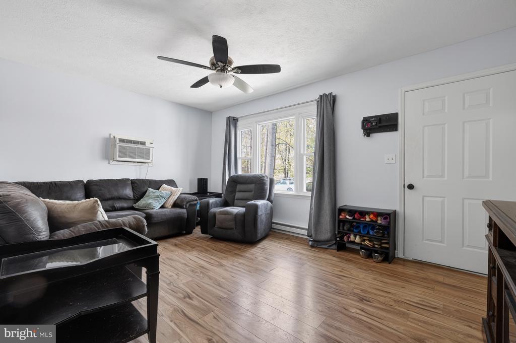 205 MONUMENT RD, LOCUST GROVE, Virginia 22508, 3 Bedrooms Bedrooms, ,1 BathroomBathrooms,Residential,205 MONUMENT RD,VAOR2013786 MLS # VAOR2013786