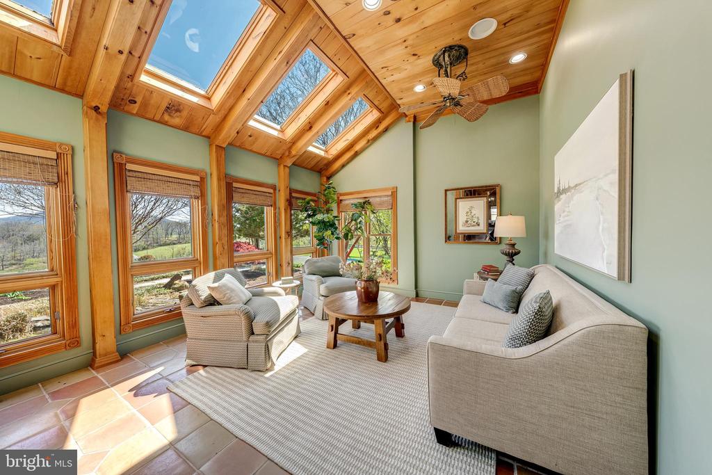 11597 LEEDS CHAPEL LN, MARKHAM, Virginia, 4 Bedrooms Bedrooms, ,2 BathroomsBathrooms,Residential,11597 LEEDS CHAPEL LN,VAFQ2020962 MLS # VAFQ2020962