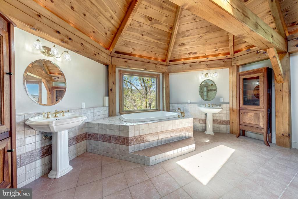 11597 LEEDS CHAPEL LN, MARKHAM, Virginia, 4 Bedrooms Bedrooms, ,2 BathroomsBathrooms,Residential,11597 LEEDS CHAPEL LN,VAFQ2020962 MLS # VAFQ2020962