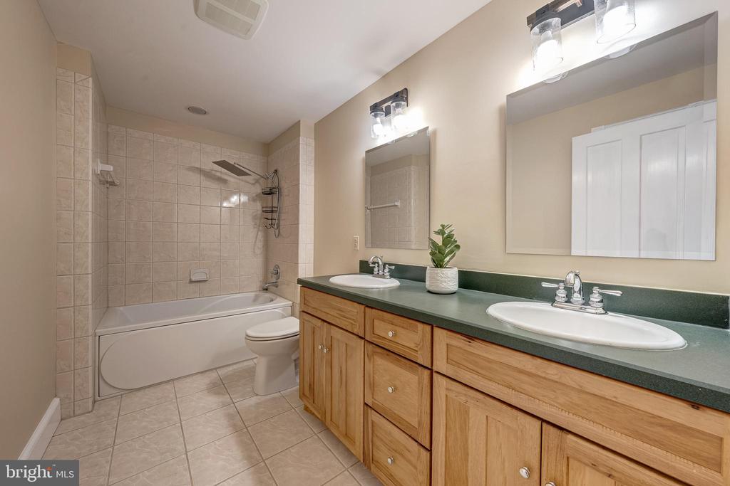 11597 LEEDS CHAPEL LN, MARKHAM, Virginia, 4 Bedrooms Bedrooms, ,2 BathroomsBathrooms,Residential,11597 LEEDS CHAPEL LN,VAFQ2020962 MLS # VAFQ2020962