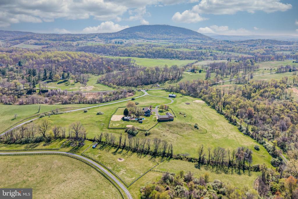 11597 LEEDS CHAPEL LN, MARKHAM, Virginia, 4 Bedrooms Bedrooms, ,2 BathroomsBathrooms,Residential,11597 LEEDS CHAPEL LN,VAFQ2020962 MLS # VAFQ2020962