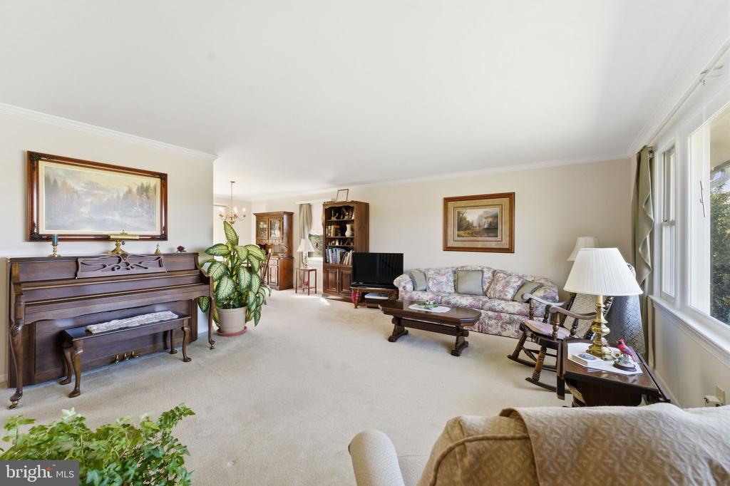 6163 GEORGETOWN RD, BROAD RUN, Virginia, 4 Bedrooms Bedrooms, ,3 BathroomsBathrooms,Residential,6163 GEORGETOWN RD,VAFQ2021082 MLS # VAFQ2021082