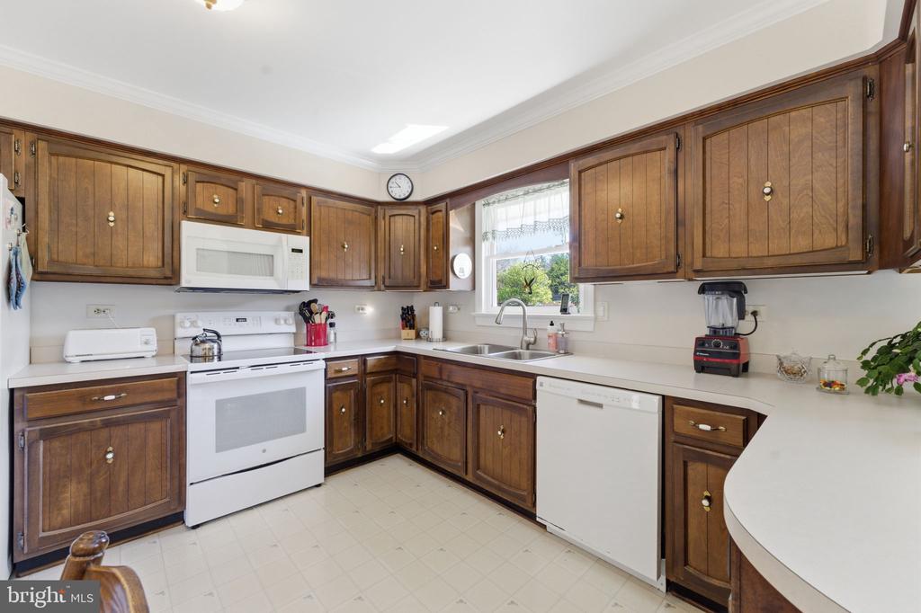 6163 GEORGETOWN RD, BROAD RUN, Virginia, 4 Bedrooms Bedrooms, ,3 BathroomsBathrooms,Residential,6163 GEORGETOWN RD,VAFQ2021082 MLS # VAFQ2021082