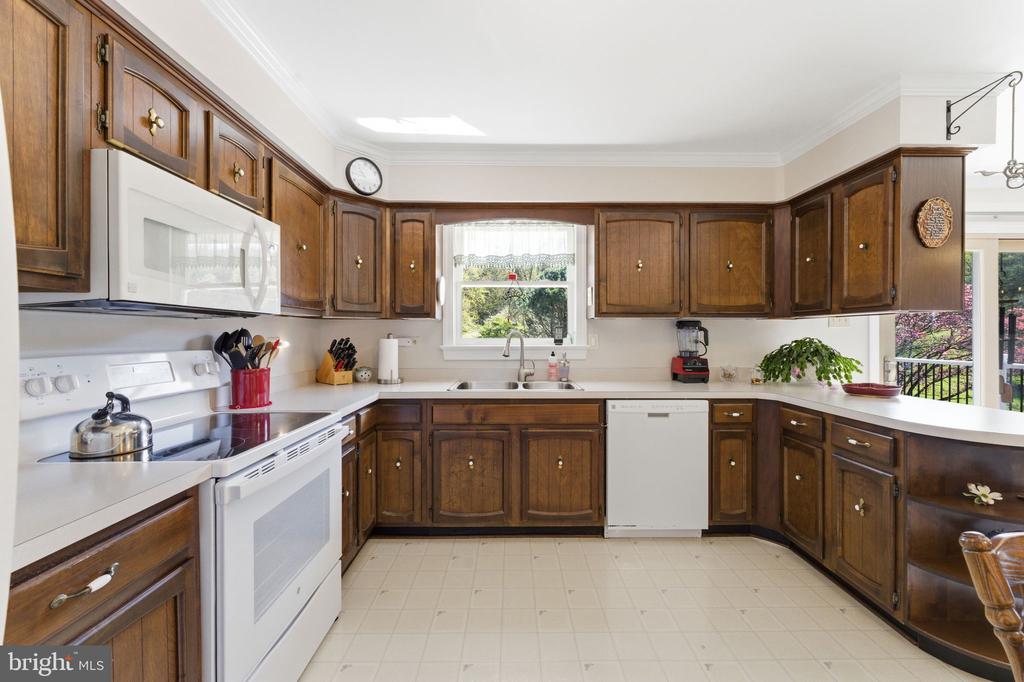 6163 GEORGETOWN RD, BROAD RUN, Virginia, 4 Bedrooms Bedrooms, ,3 BathroomsBathrooms,Residential,6163 GEORGETOWN RD,VAFQ2021082 MLS # VAFQ2021082