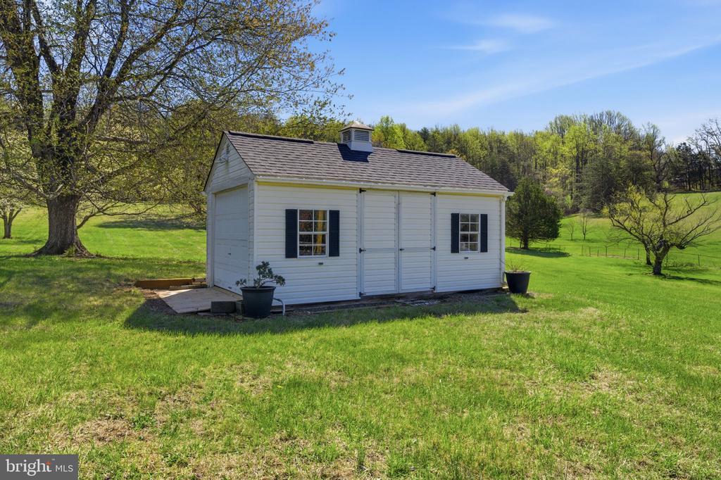 6163 GEORGETOWN RD, BROAD RUN, Virginia, 4 Bedrooms Bedrooms, ,3 BathroomsBathrooms,Residential,6163 GEORGETOWN RD,VAFQ2021082 MLS # VAFQ2021082