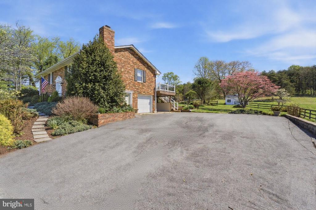 6163 GEORGETOWN RD, BROAD RUN, Virginia, 4 Bedrooms Bedrooms, ,3 BathroomsBathrooms,Residential,6163 GEORGETOWN RD,VAFQ2021082 MLS # VAFQ2021082