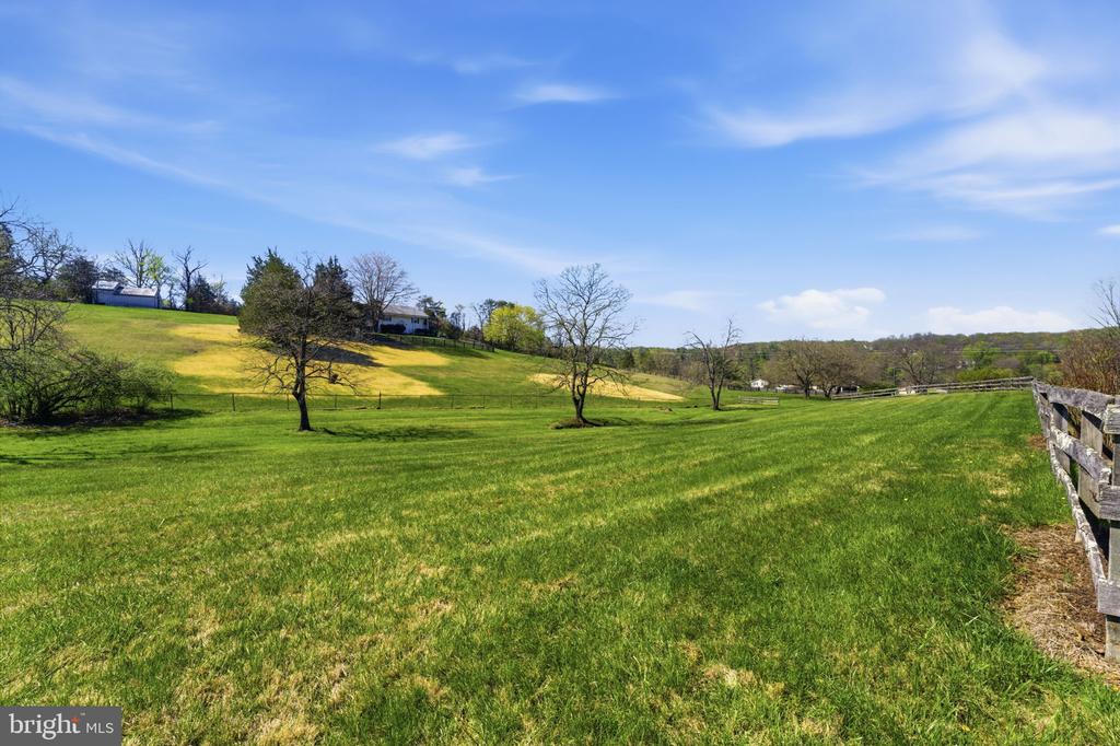 6163 GEORGETOWN RD, BROAD RUN, Virginia, 4 Bedrooms Bedrooms, ,3 BathroomsBathrooms,Residential,6163 GEORGETOWN RD,VAFQ2021082 MLS # VAFQ2021082