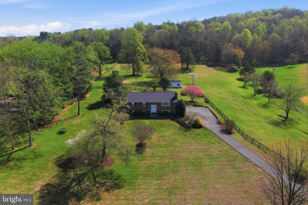 6163 GEORGETOWN RD, BROAD RUN, Virginia, 4 Bedrooms Bedrooms, ,3 BathroomsBathrooms,Residential,6163 GEORGETOWN RD,VAFQ2021082 MLS # VAFQ2021082