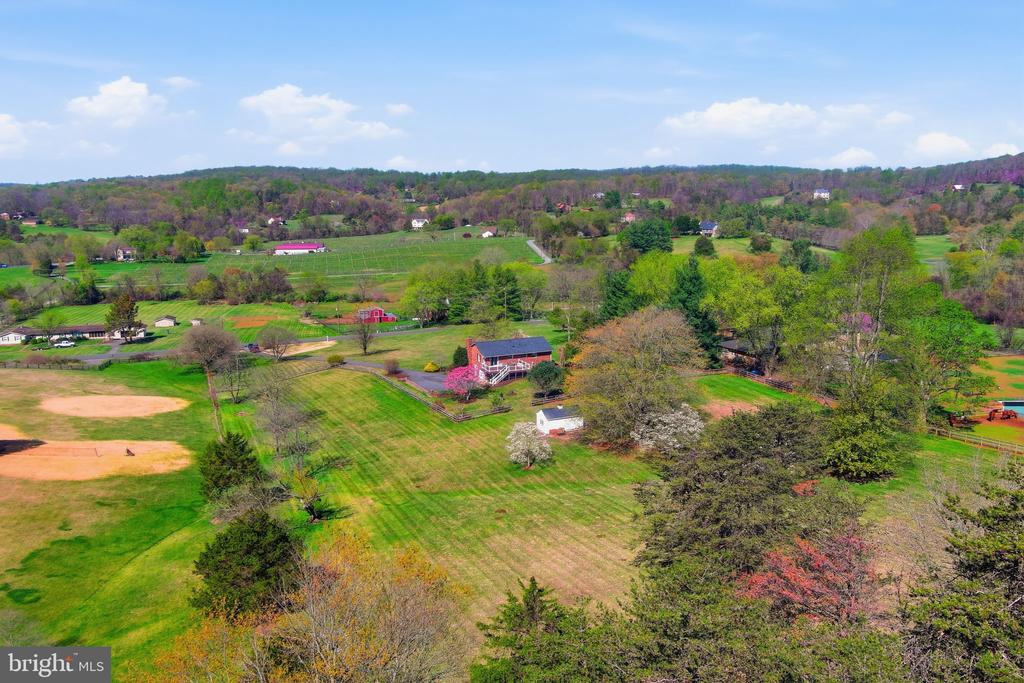 6163 GEORGETOWN RD, BROAD RUN, Virginia, 4 Bedrooms Bedrooms, ,3 BathroomsBathrooms,Residential,6163 GEORGETOWN RD,VAFQ2021082 MLS # VAFQ2021082