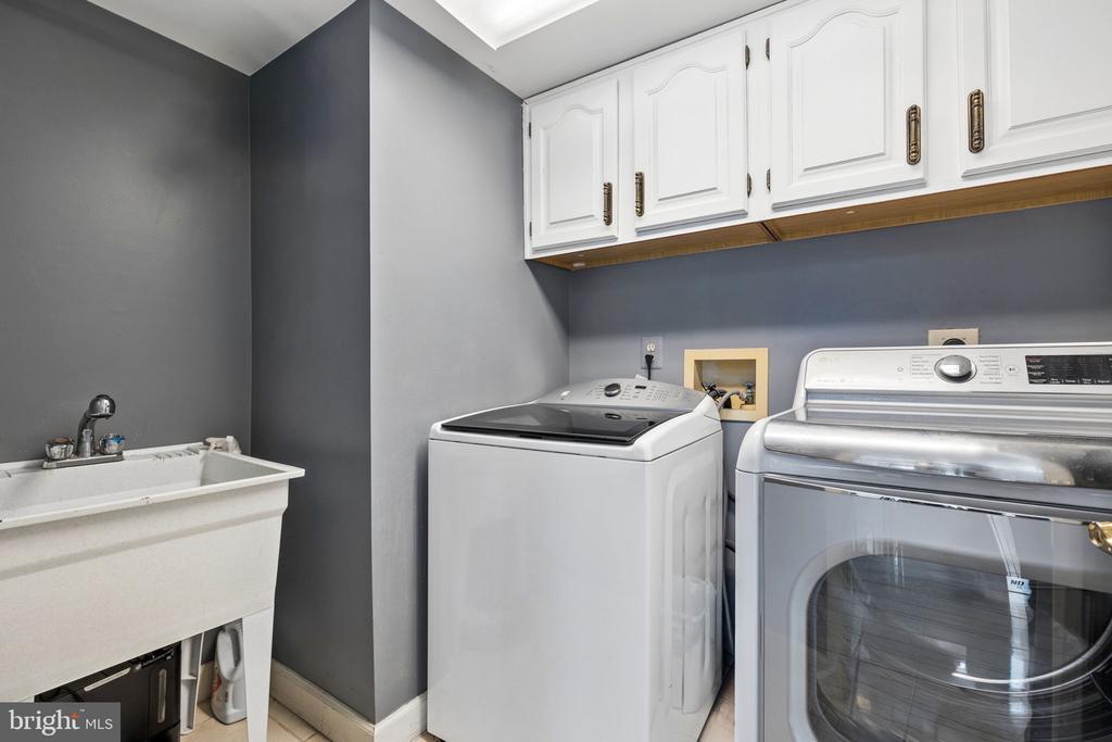 7573 FUSILIER DR, WARRENTON, Virginia 20186, 4 Bedrooms Bedrooms, ,3 BathroomsBathrooms,Residential,7573 FUSILIER DR,VAFQ2021214 MLS # VAFQ2021214