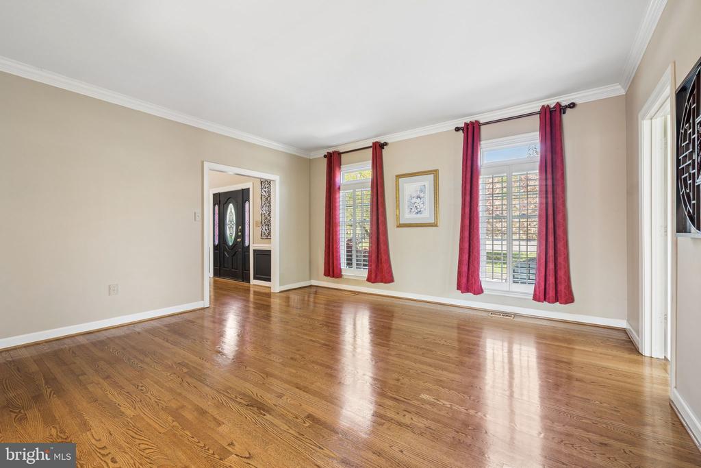 7573 FUSILIER DR, WARRENTON, Virginia 20186, 4 Bedrooms Bedrooms, ,3 BathroomsBathrooms,Residential,7573 FUSILIER DR,VAFQ2021214 MLS # VAFQ2021214