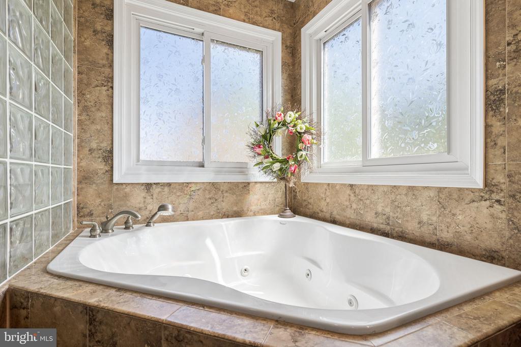 7573 FUSILIER DR, WARRENTON, Virginia 20186, 4 Bedrooms Bedrooms, ,3 BathroomsBathrooms,Residential,7573 FUSILIER DR,VAFQ2021214 MLS # VAFQ2021214