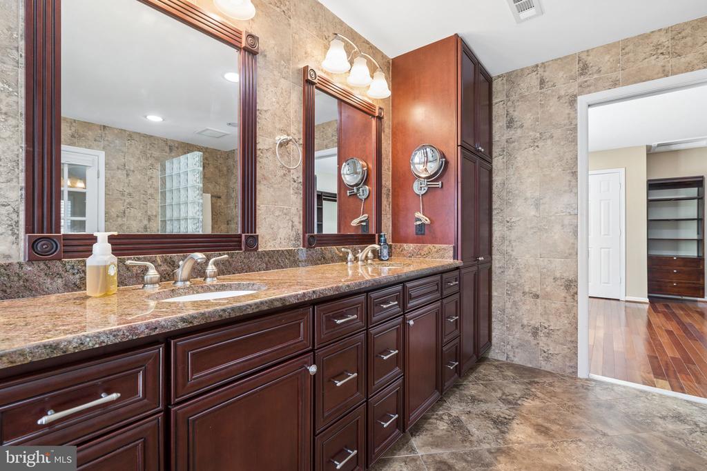 7573 FUSILIER DR, WARRENTON, Virginia 20186, 4 Bedrooms Bedrooms, ,3 BathroomsBathrooms,Residential,7573 FUSILIER DR,VAFQ2021214 MLS # VAFQ2021214