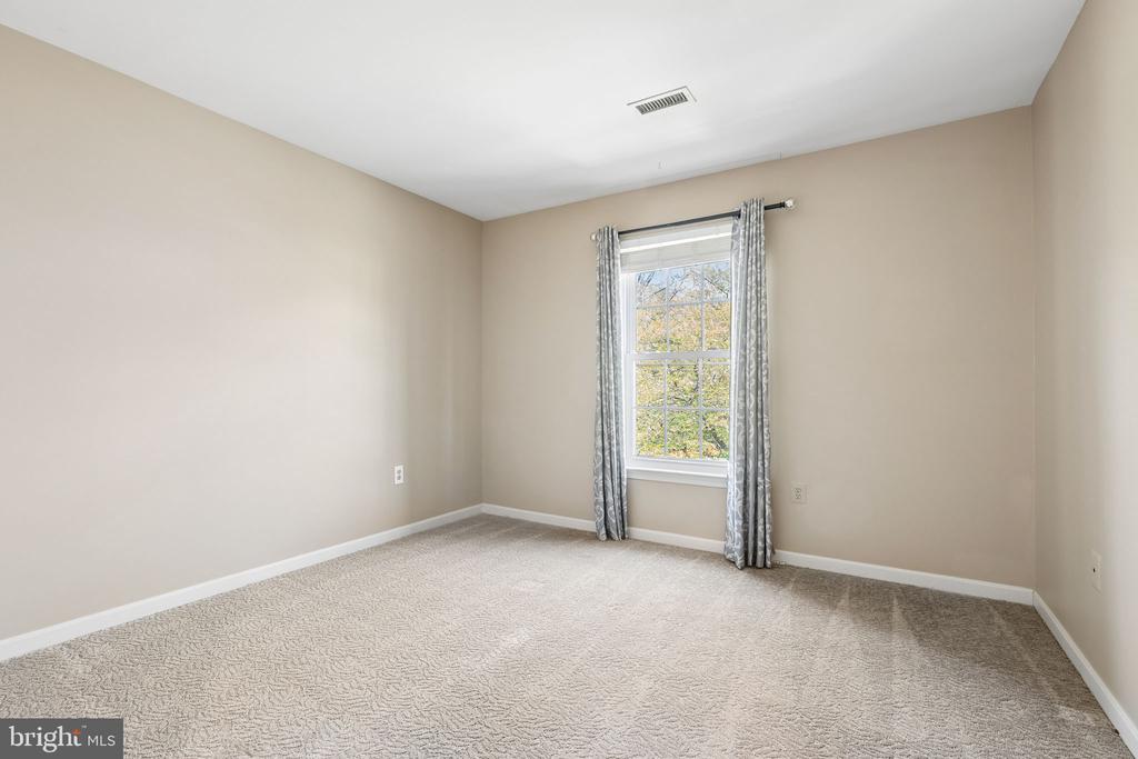 7573 FUSILIER DR, WARRENTON, Virginia 20186, 4 Bedrooms Bedrooms, ,3 BathroomsBathrooms,Residential,7573 FUSILIER DR,VAFQ2021214 MLS # VAFQ2021214