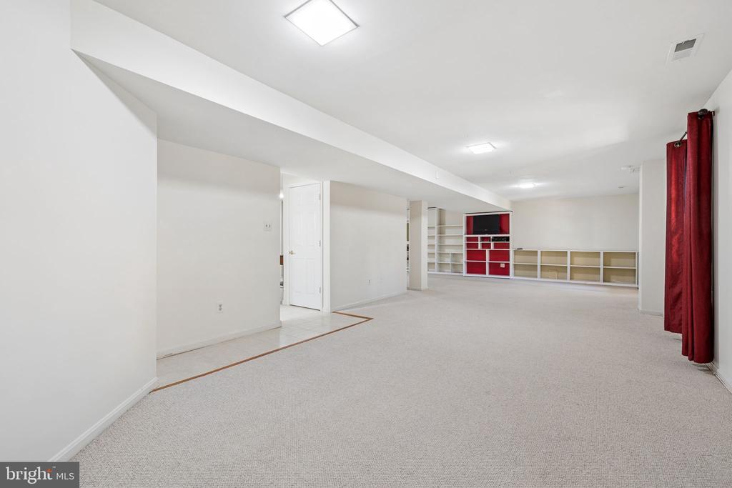 7573 FUSILIER DR, WARRENTON, Virginia 20186, 4 Bedrooms Bedrooms, ,3 BathroomsBathrooms,Residential,7573 FUSILIER DR,VAFQ2021214 MLS # VAFQ2021214