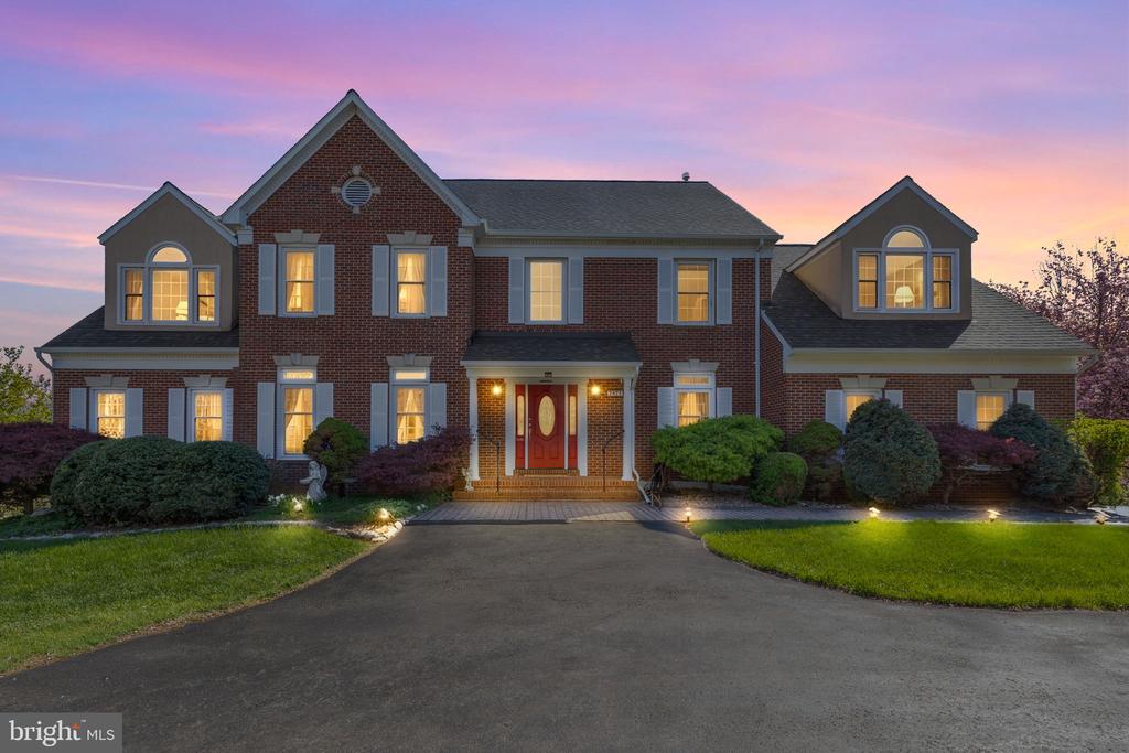 7573 FUSILIER DR, WARRENTON, Virginia 20186, 4 Bedrooms Bedrooms, ,3 BathroomsBathrooms,Residential,7573 FUSILIER DR,VAFQ2021214 MLS # VAFQ2021214