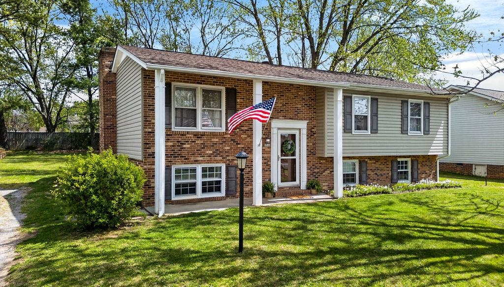 51 BRIARWOOD CIR, STAUNTON, Virginia 24401, 3 Bedrooms Bedrooms, ,2 BathroomsBathrooms,Residential,51 BRIARWOOD CIR,675623 MLS # 675623 51 BRIARWOOD CIR, STAUNTON, Virginia 24401, 3 Bedrooms Bedrooms, ,2 BathroomsBathrooms,Residential,51 BRIARWOOD CIR,675623 MLS # 675623