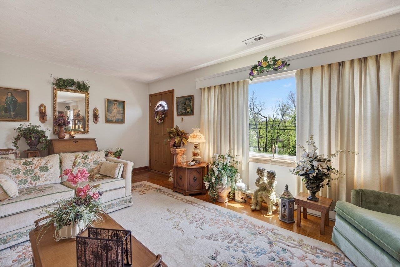 9625 TOWN HALL RD, MCGAHEYSVILLE, Virginia 22840, 4 Bedrooms Bedrooms, ,3 BathroomsBathrooms,Residential,9625 TOWN HALL RD,675626 MLS # 675626 9625 TOWN HALL RD, MCGAHEYSVILLE, Virginia 22840, 4 Bedrooms Bedrooms, ,3 BathroomsBathrooms,Residential,9625 TOWN HALL RD,675626 MLS # 675626